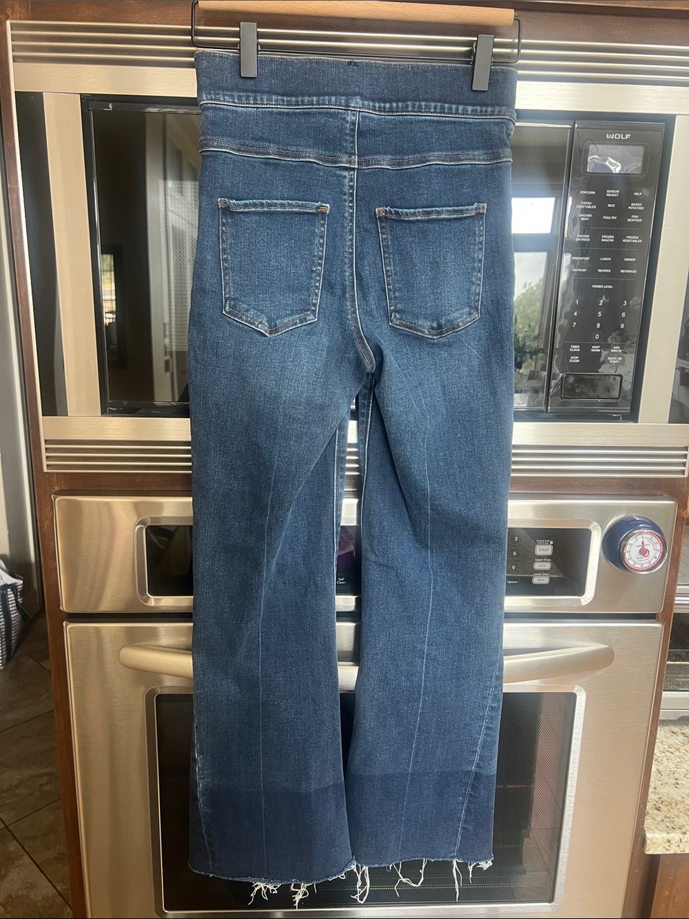 SPANX WMNS CROPPED FLARE DENIM JEANS PULL ON SHAPING RAW HEM STRETCH NWOT SIZ XS - Picture 6 of 11